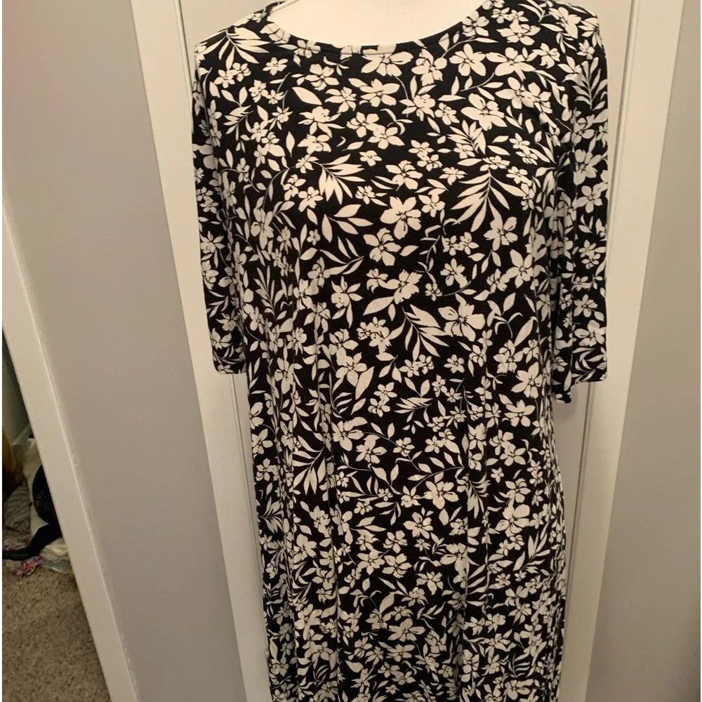 Two Versatile Dresses, one Black Cynthia Rowley L and bonus Old Navy XL - Picture 1 of 8